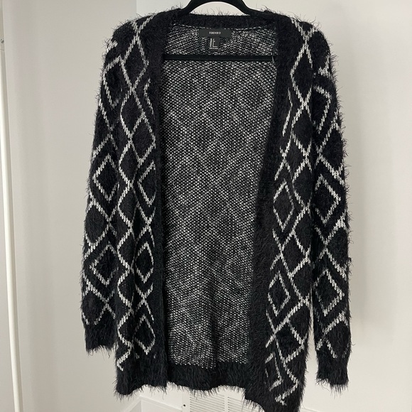 Black and white cozy sweater - Picture 1 of 2